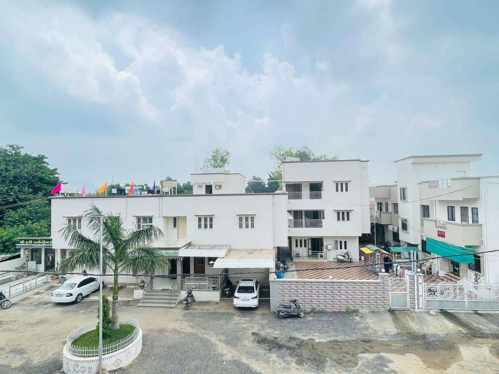 Hotel Rajdhani And Guest House Gujarat - Best Family Hotel In Halol Near Pavagadh And Halol Gidc Exterior foto