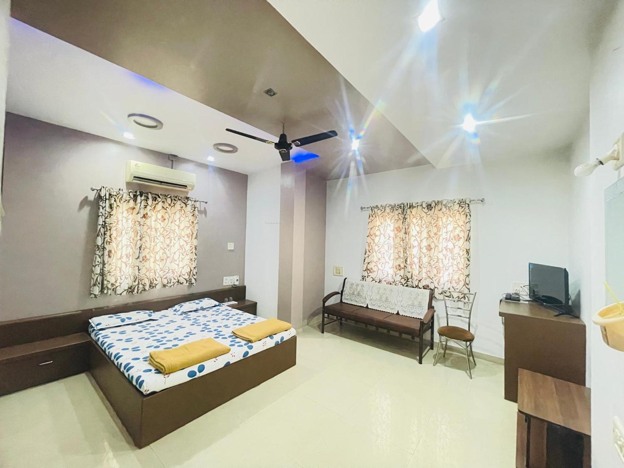 Hotel Rajdhani And Guest House Gujarat - Best Family Hotel In Halol Near Pavagadh And Halol Gidc Exterior foto