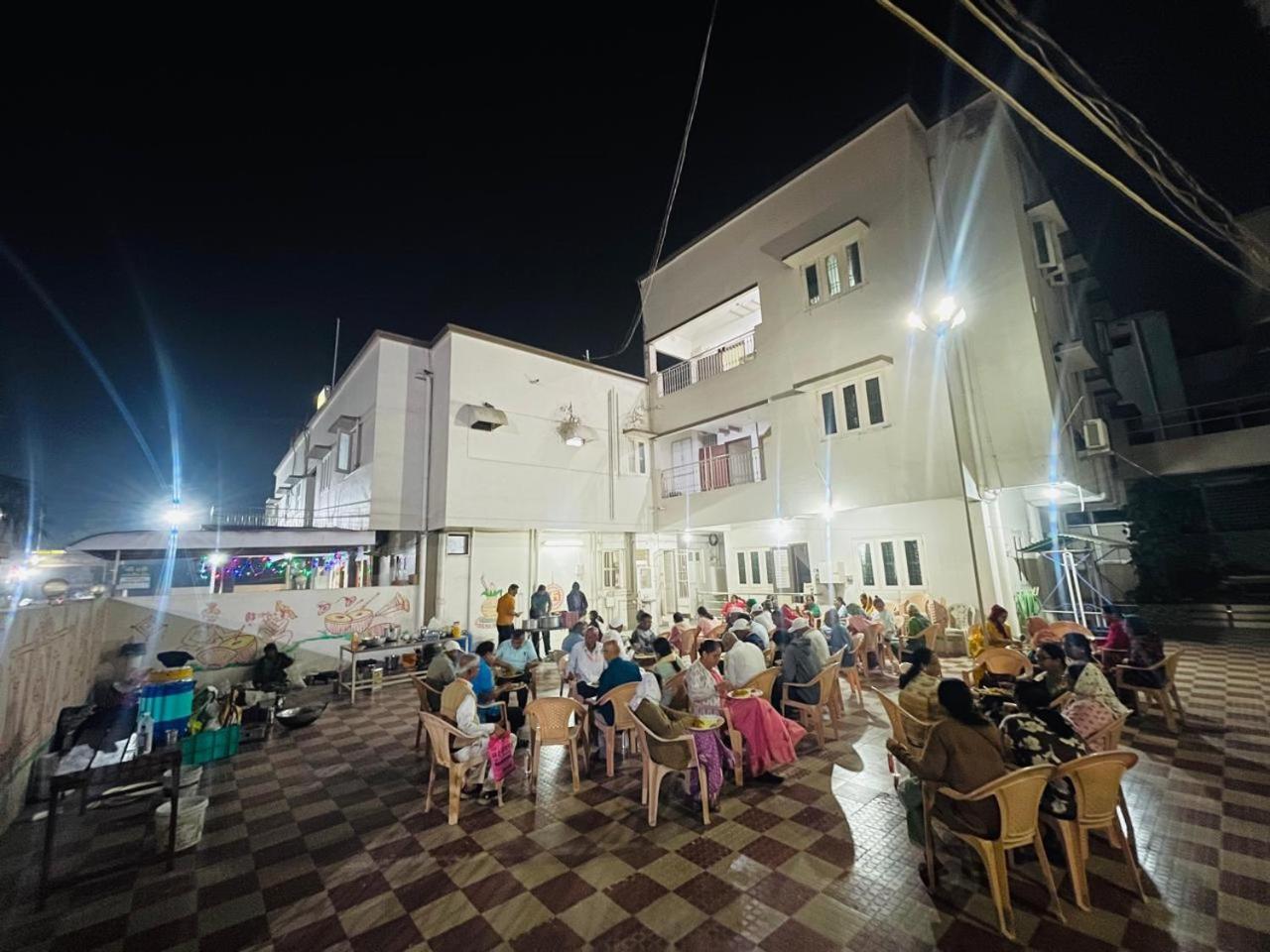 Hotel Rajdhani And Guest House Gujarat - Best Family Hotel In Halol Near Pavagadh And Halol Gidc Exterior foto